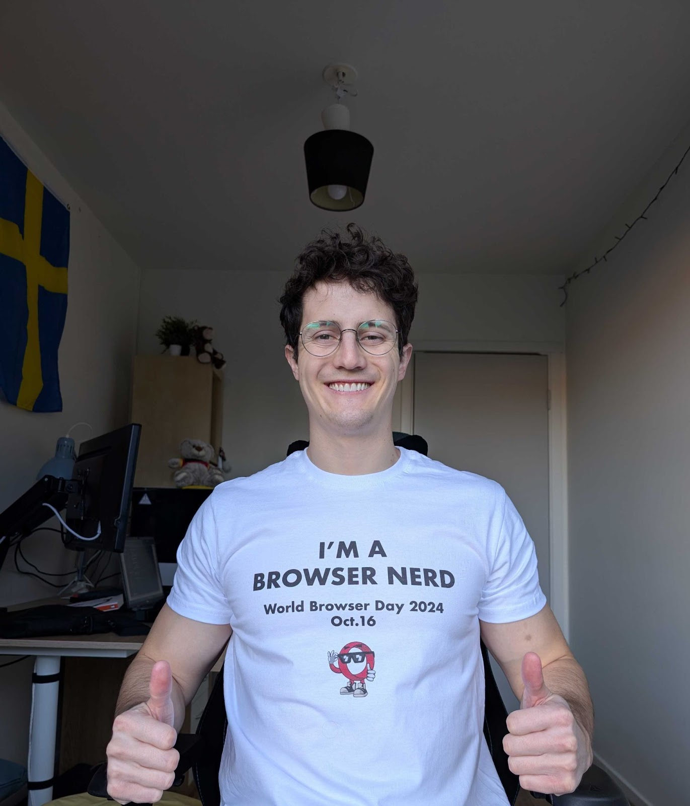 I'm a Browser Nerd T-shirt worn by the Opera Staff.