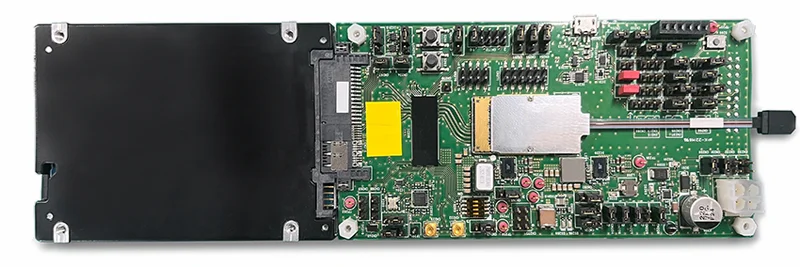 Kioxia, прототип SSD с оптическим интерфейсом.