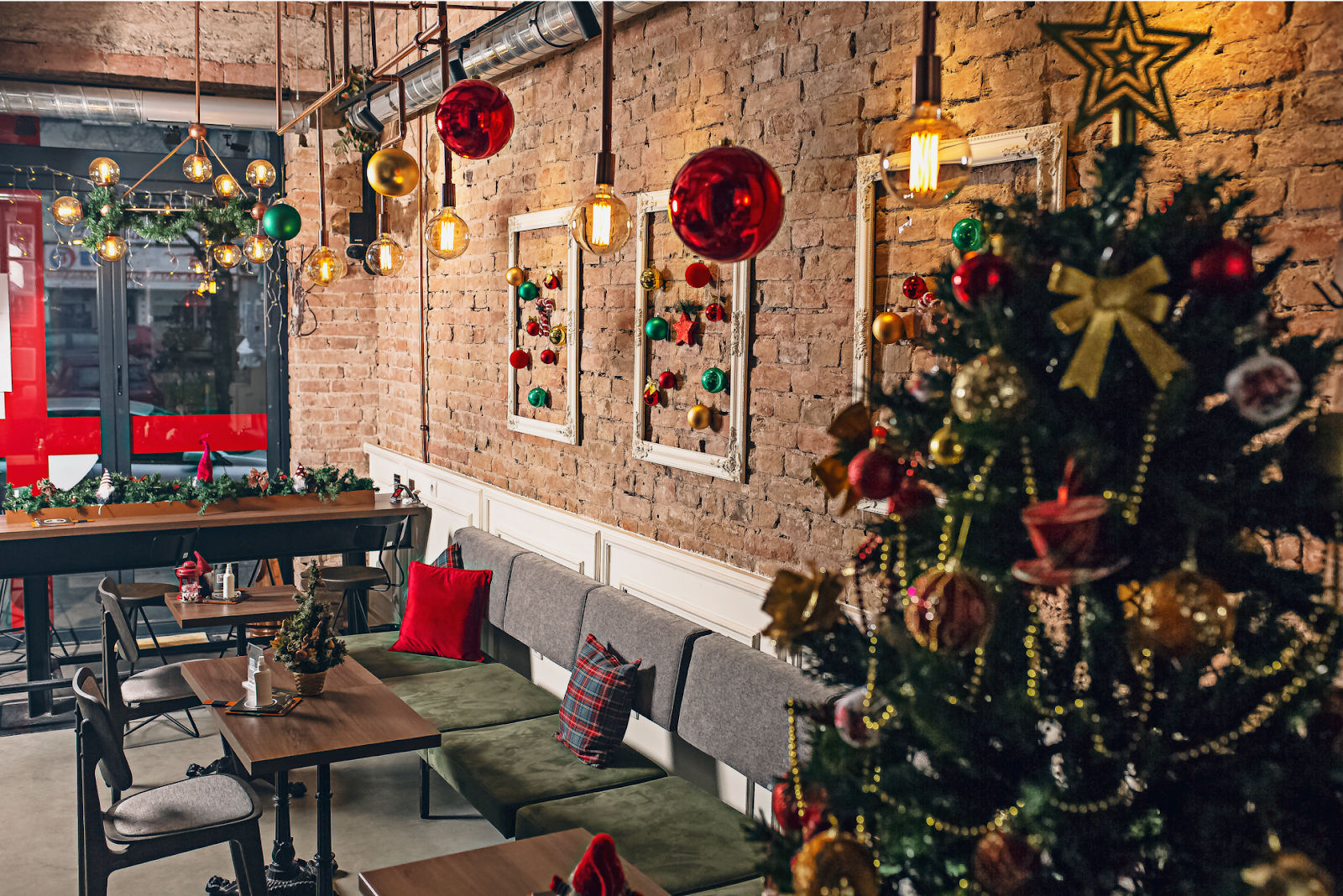 restaurant-holiday-prep-ambience