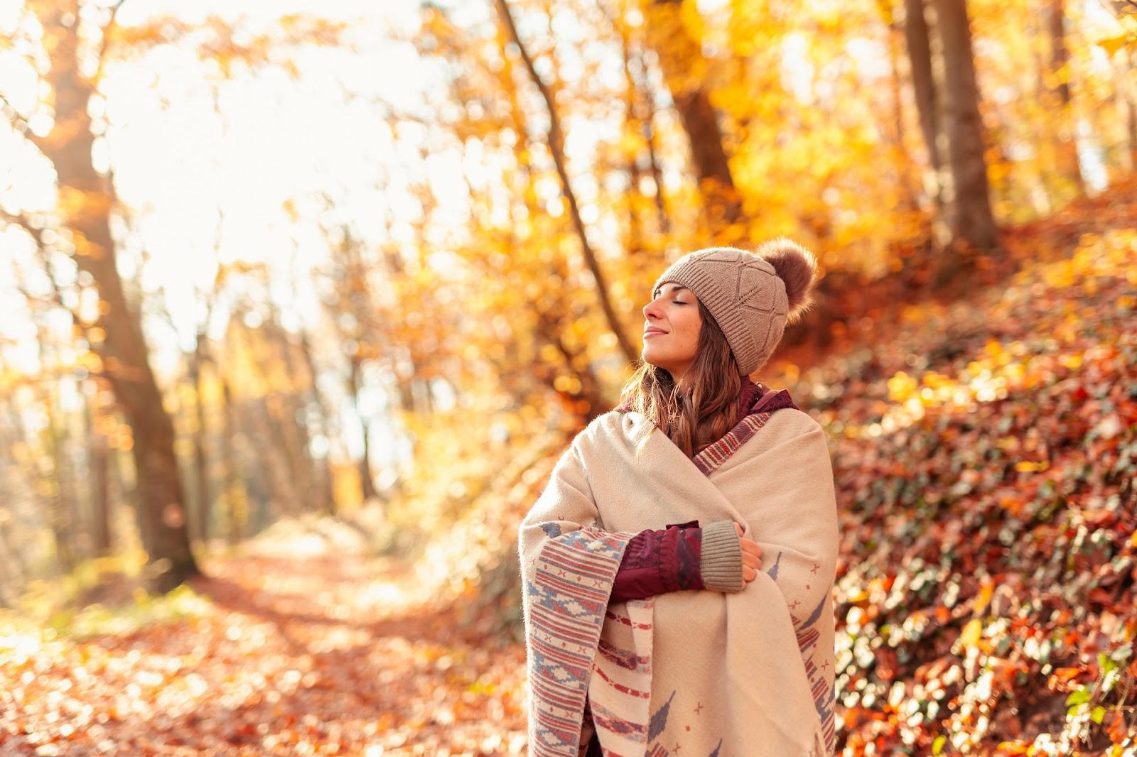 Ein Bild, das Baum, draußen, Kleidung, Herbst enthält.Automatisch generierte Beschreibung