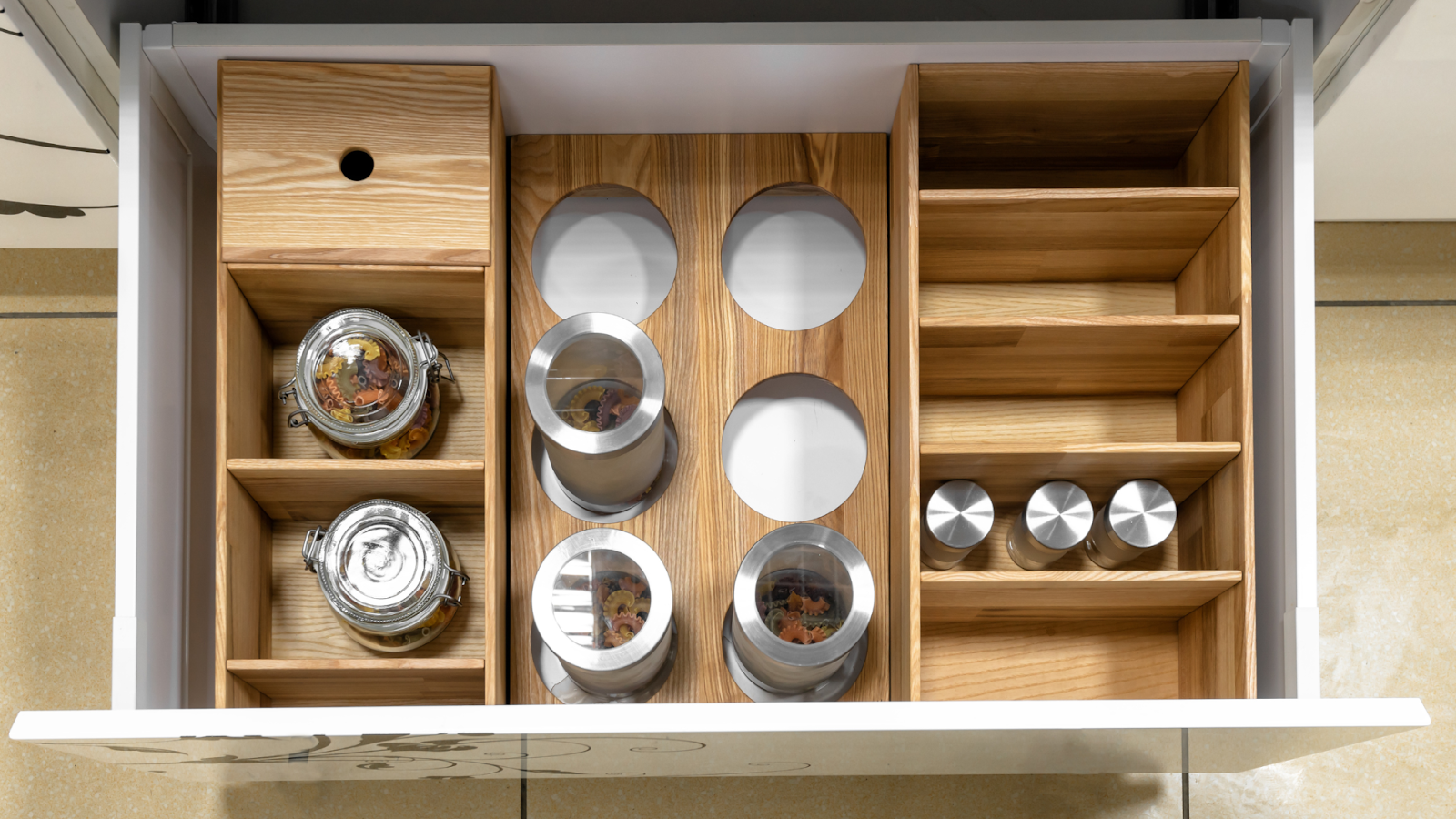 A well organized kitchen drawer.